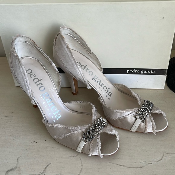 OPEN TOE SATIN PUMP - Picture 3 of 10